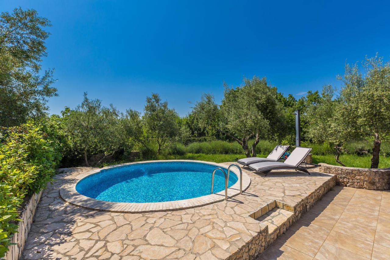 Holiday Home Olive Garden Brzac 외부 사진