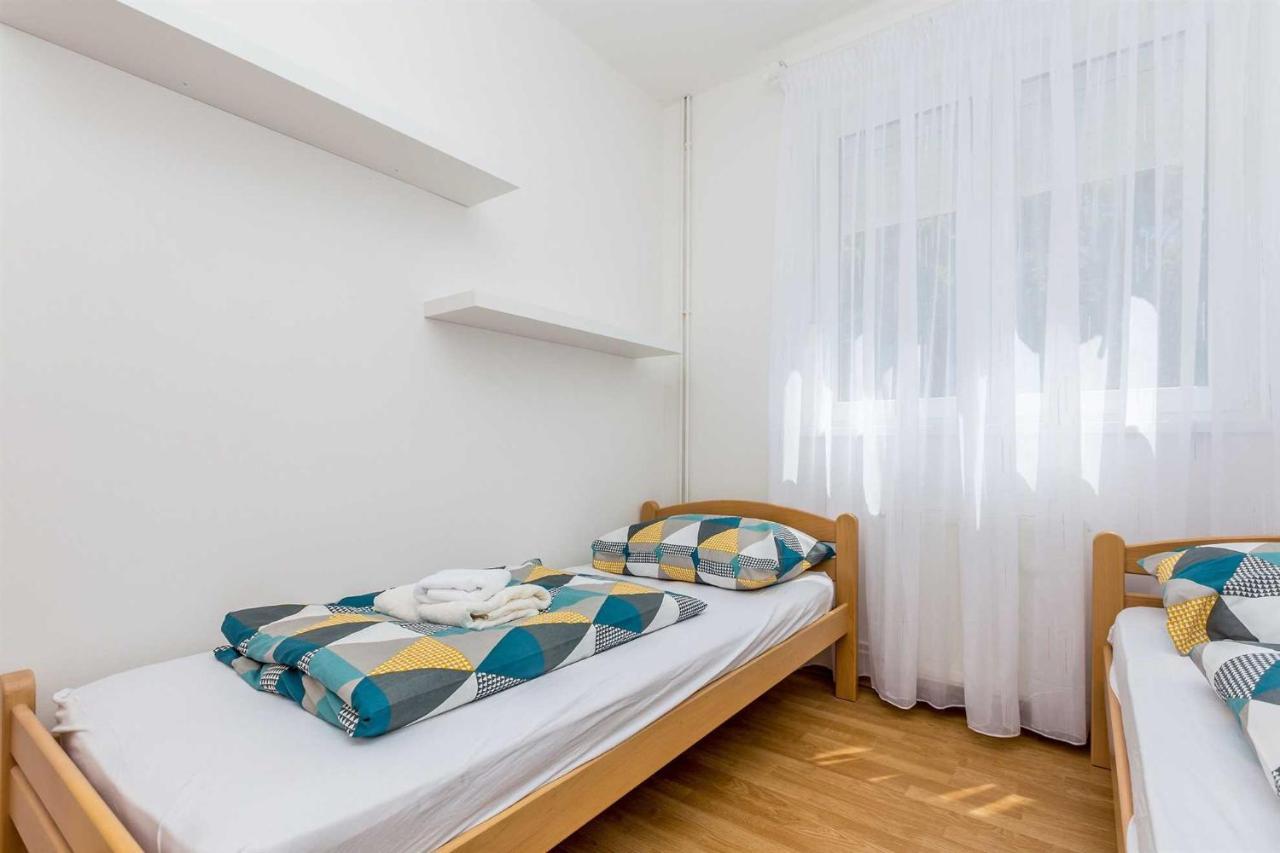 Holiday Home Olive Garden Brzac 외부 사진