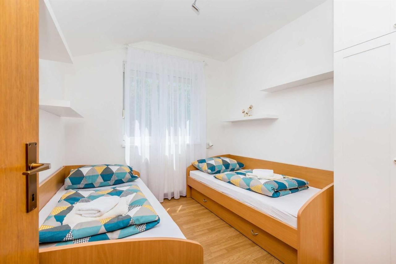 Holiday Home Olive Garden Brzac 외부 사진
